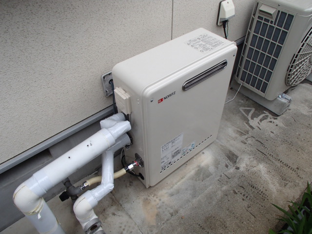 三重県四日市市 ノーリツ（ GQ-2437RX(LPG)）据置型 給湯専用 ガス給湯器取替工事