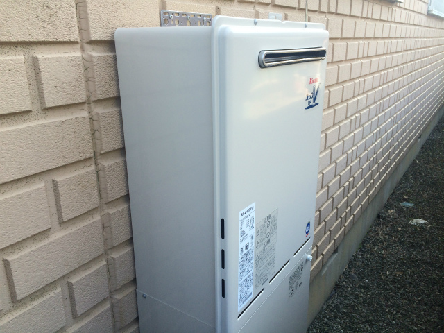 愛知県豊橋市 リンナイ(RUF-A2400SAW(A)) 壁掛け型 ガス給湯器取替工事
