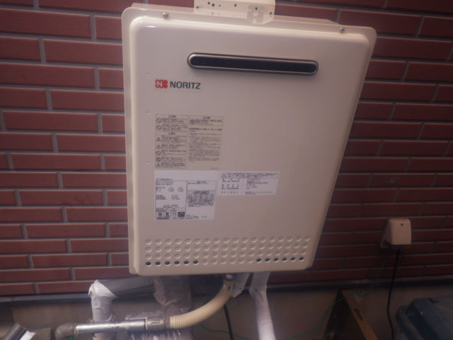 三重県鈴鹿市 壁掛け型ガス給湯器 ノーリツ(GT-2450SAWX-2) ガス給湯器取替工事