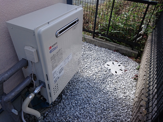 愛知県豊橋市 据置型ガス給湯器 ノーリツ エコジョーズ(GT-C2452SARX-2) ガス給湯器取替工事